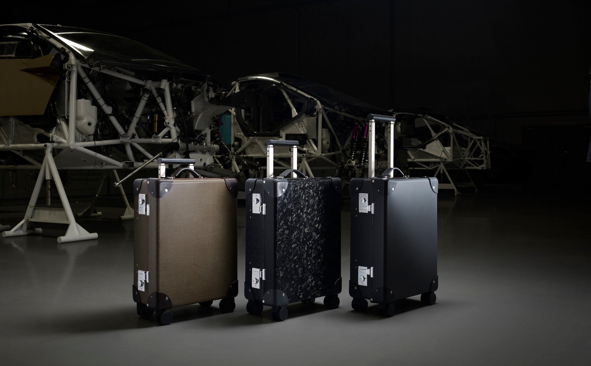 The Case of Carbon Fibre - Globe-Trotter Staging