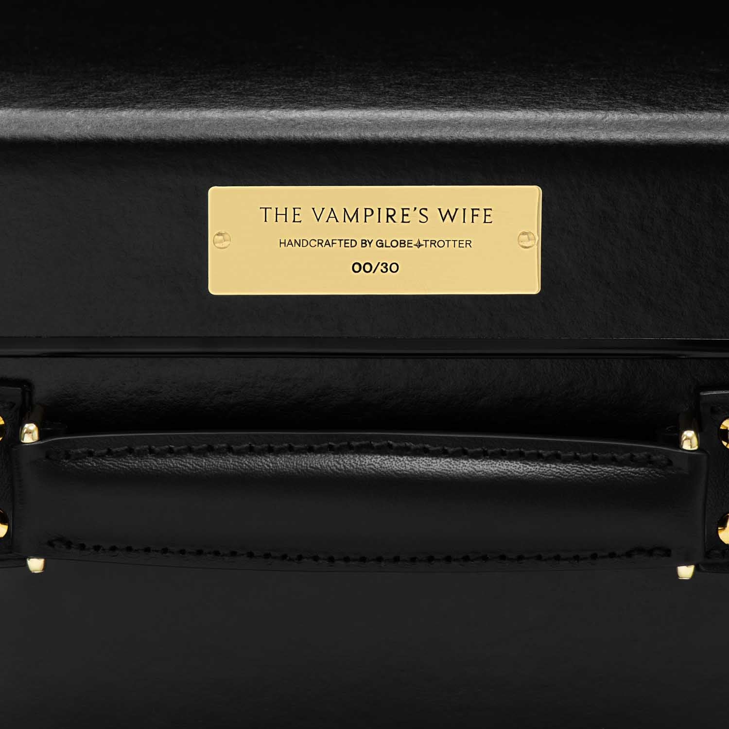 The Vampire's Wife · Air Cabin | Black/Black/Gold - Globe-Trotter Staging